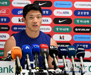 '韓 국대' 황희찬, 월드컵 왔는데 소속팀 대형 변수 발생, HERE WE GO 단독! 에드워즈 경질 임박→"페이쇼토 선임 구두 합의"