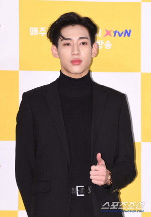 "이제 도망치고 싶다" 뱀뱀, 최악의 감정 토로에 전 세계 팬들 우려