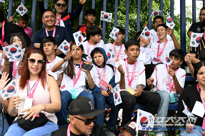 [멕시코시티ON]"한국이랑은 1대1 비길 것 같다"…축구 스코어도 양보, 멕시코는 지금 '아이 러브 코리아!'