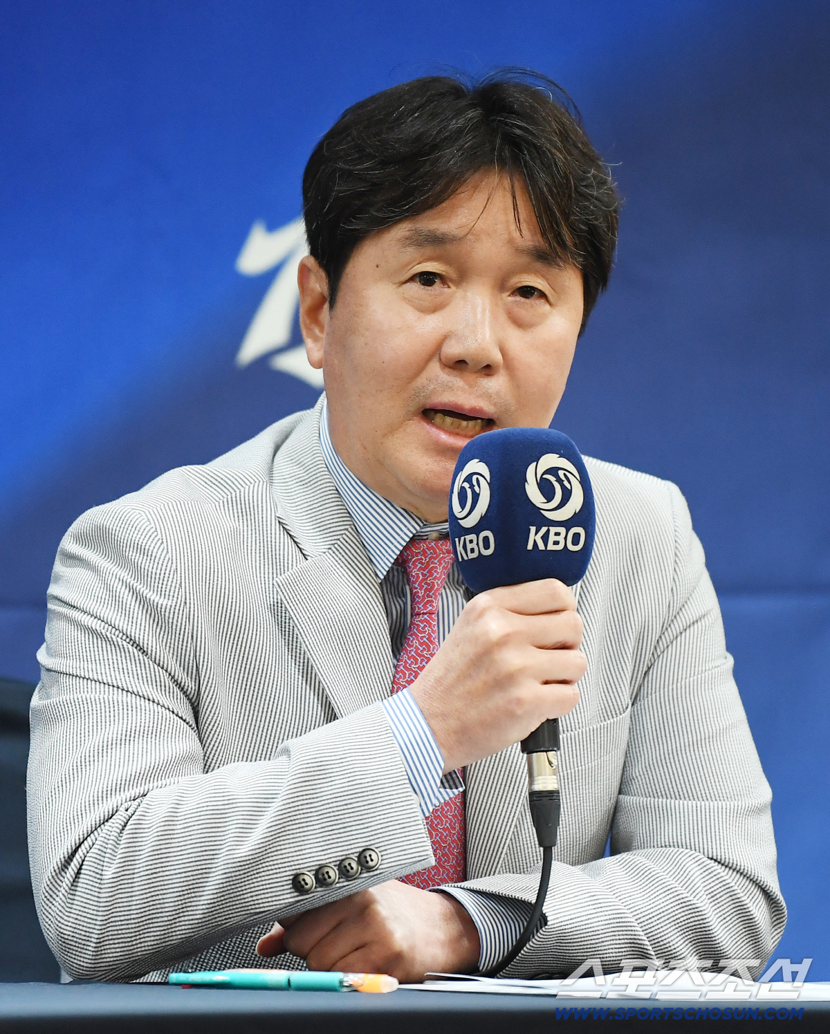 2026 아시안게임 야구대표팀 명단 발표 기자회견이 11일 오후 서울 중구 한국프레스센터에서 열렸다. 류지현 감독이 질문에 답하고 있다. 정재근 기자 cjg@sportschosun.com/2026.6.11/