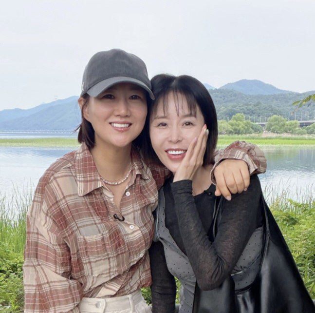 장윤정, 알고보니 절친 신지 결혼식 불참.."대신 밥 사주며 문원♥ 예뻐해줘"