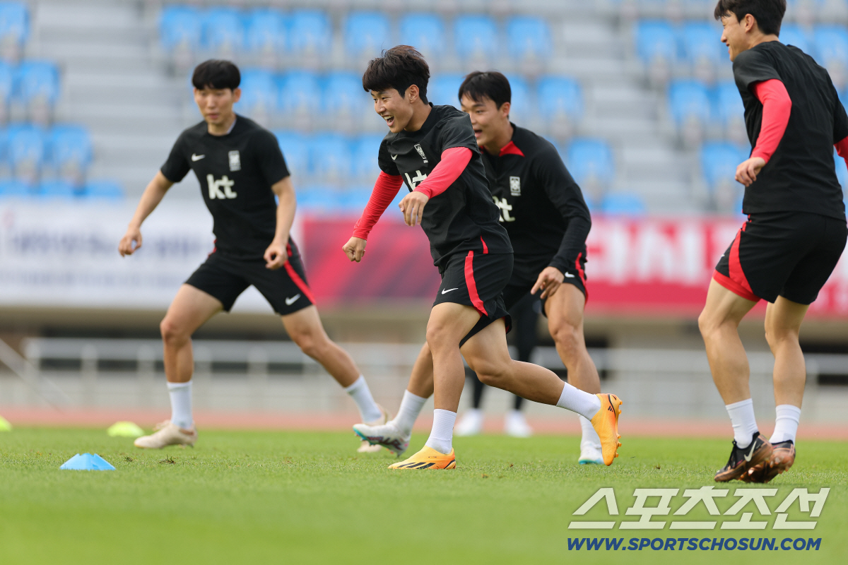부산구덕운동장/ 6월 하나은행 초청 축구 국가대표팀 친선경기/ 남자A대표팀/ 훈련/ 이강인/ 사진 곽동혁