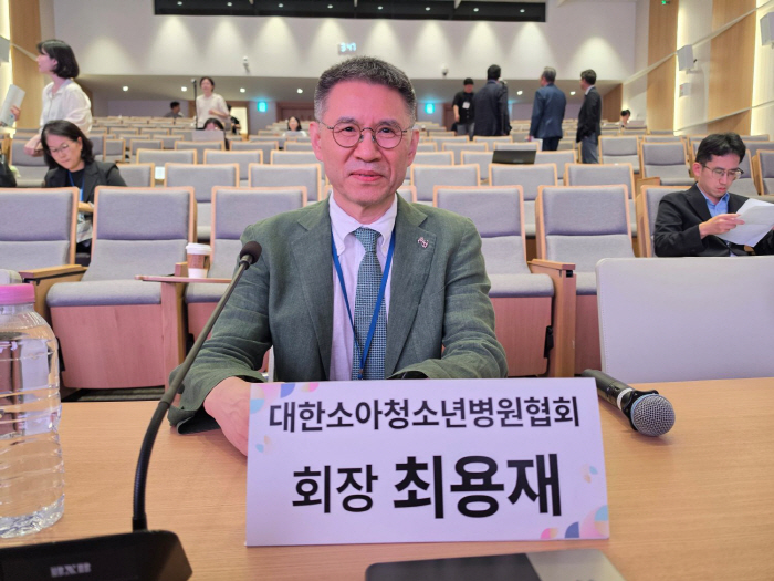 Choi Yong-jae, chairman of the Korea Children's Hospital Association