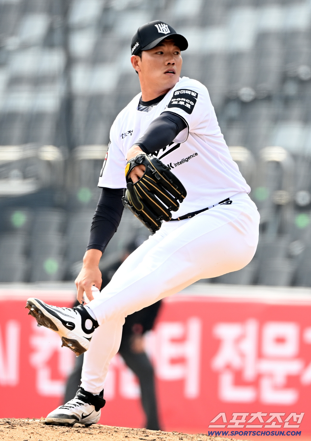 16일 수원KT위즈파크에서 열린 LG와 KT의 시범경기. KT 이상동이 역투하고 있다. 수원=허상욱 기자 wook@sportschosun.com/2026.03.16/