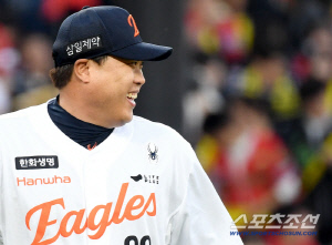 '와 1위-1위' 39살 류현진 리그 평정, 150㎞ 강속구 김도영 얼렸다…"1년에 한번, 최대한 힘 썼다"