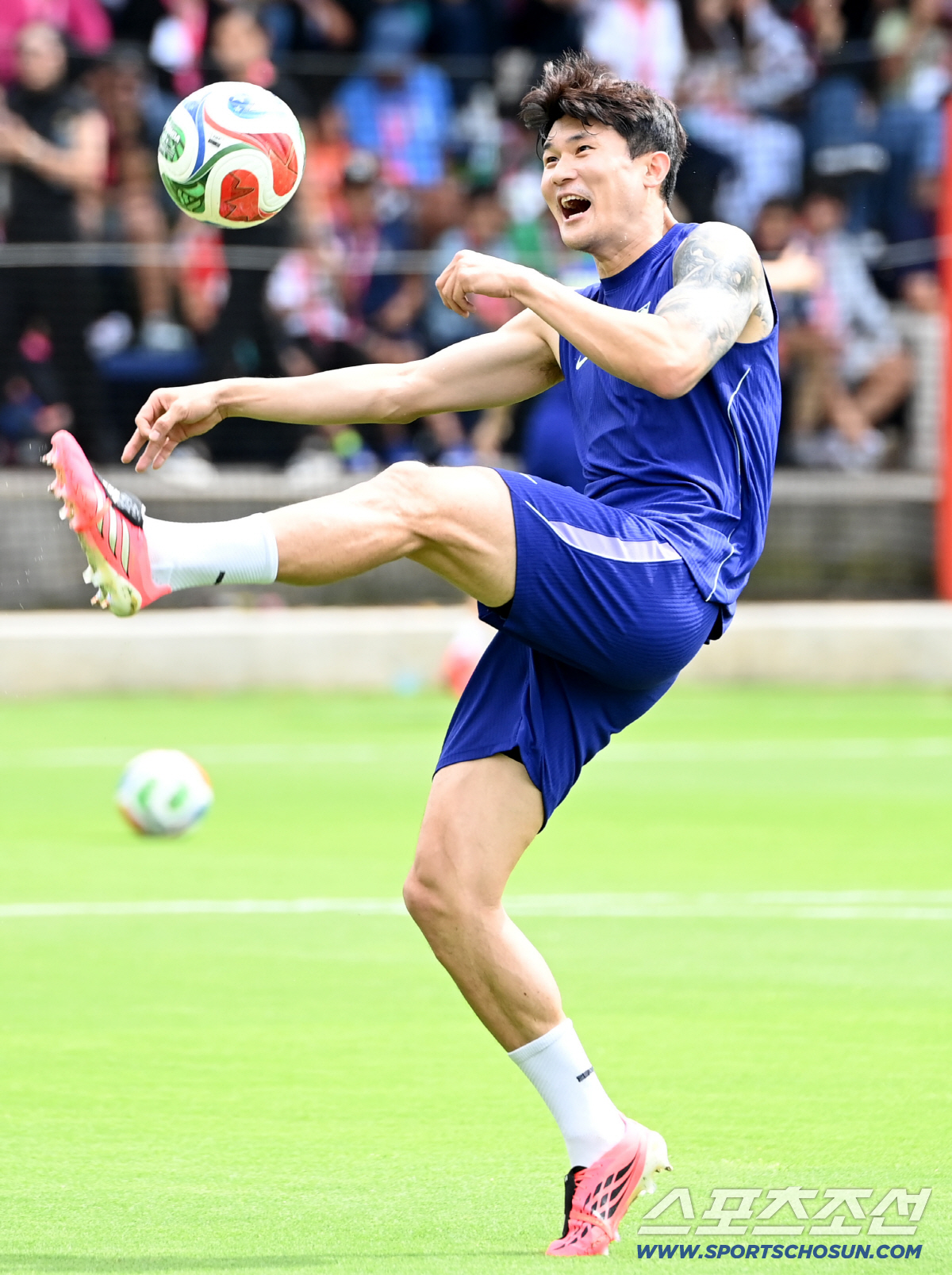 7일(한국시각) 멕시코 과달라하라의 대표팀 베이스캠프 훈련장인 치바스 베르데 바예에서 진행된 대한민국 월드컵 대표팀의 공식 훈련, 김민재가 공을 받아내고 있다. 과달라하라(멕시코)=허상욱 기자 wook@sportschosun.com/2026.06.07/
