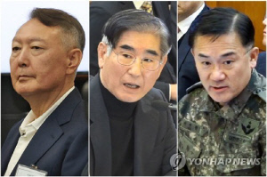 '평양 무인기 의혹' 윤석열 1심 선고…특검은 징역 30년 구형