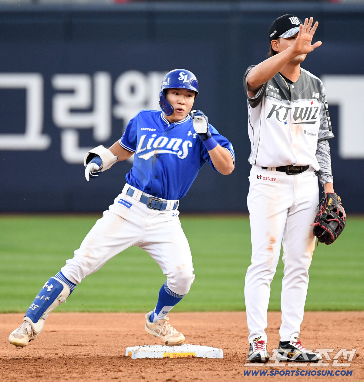 11일 수원KT위즈파크에서 열린 KT와 삼성의 경기. 2회초 2사 만루 삼성 김지찬이 적시타를 날린 뒤 환호하고 있다. 수원=박재만 기자 pjm@sportschosun.com/2026.06.11/