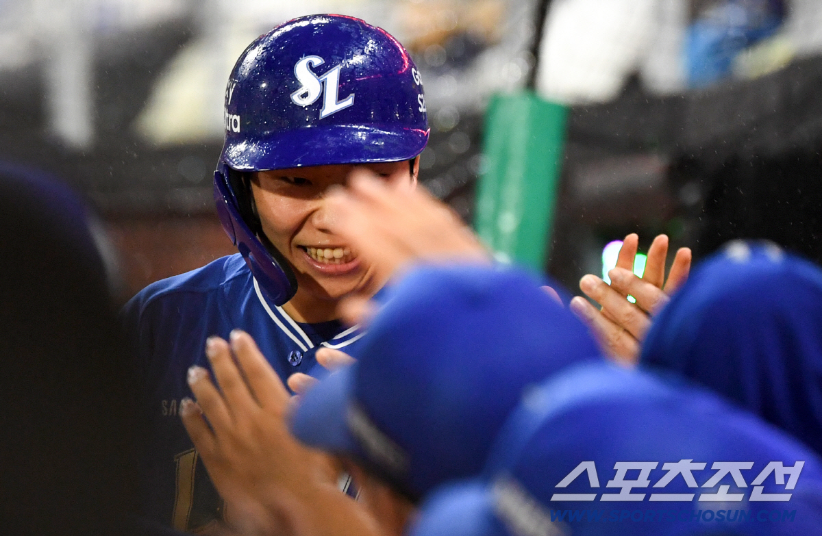 27일 인천SSG랜더스필드에서 열린 SSG와 삼성의 경기. 9회초 1사 1,2루 삼성 최형우 안타 때 득점한 김지찬. 인천=박재만 기자 pjm@sportschosun.com/2026.05.27/