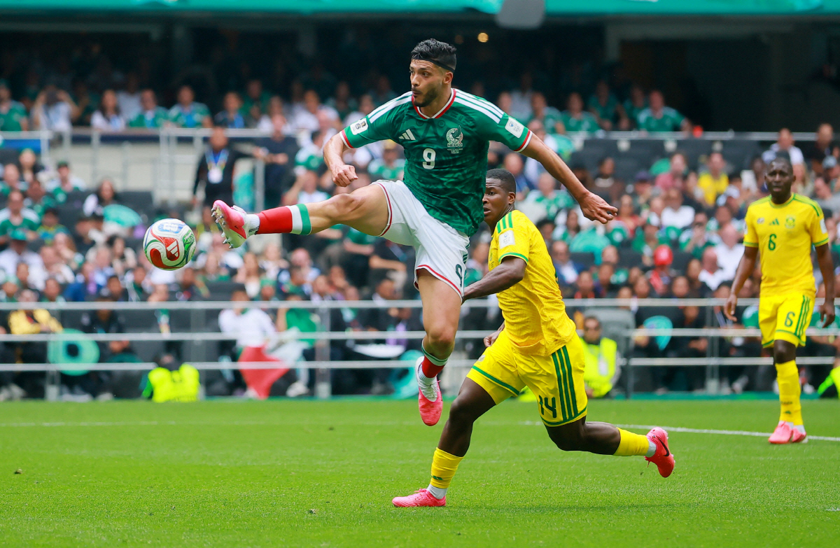 Soccer Football - FIFA World Cup 2026 - Group A - Mexico v South Africa - Estadio Azteca, Mexico City, Mexico - June 11, 2026 Mexico's Raul Jimenez shoots at goal REUTERS/Eloisa Sanchez