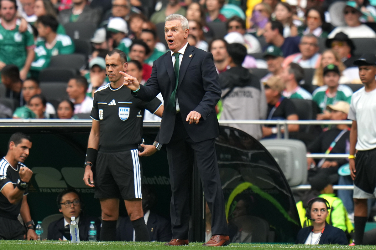 Mexico head coach Javier Aguirre reacts in the first half during the World Cup Group A soccer match between Mexico and South Africa in Mexico City, Thursday, June 11, 2026. (AP Photo/Eduardo Verdugo)
