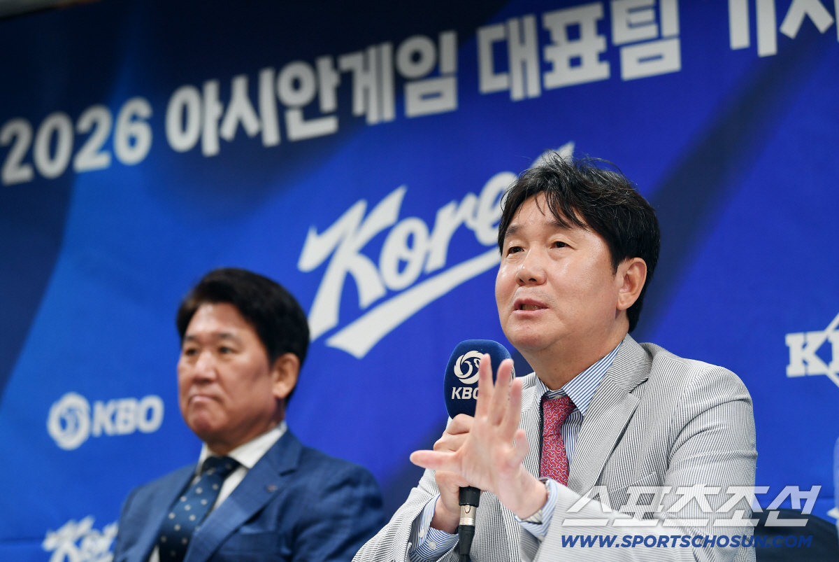 2026 아시안게임 야구대표팀 명단 발표 기자회견이 11일 오후 서울 중구 한국프레스센터에서 열렸다. 류지현 감독이 질문에 답하고 있다. 정재근 기자 cjg@sportschosun.com/2026.6.11/