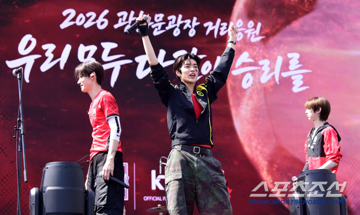CORTIS’s Keonho Cheers Energetically at the Gwanghwamun Street Rally