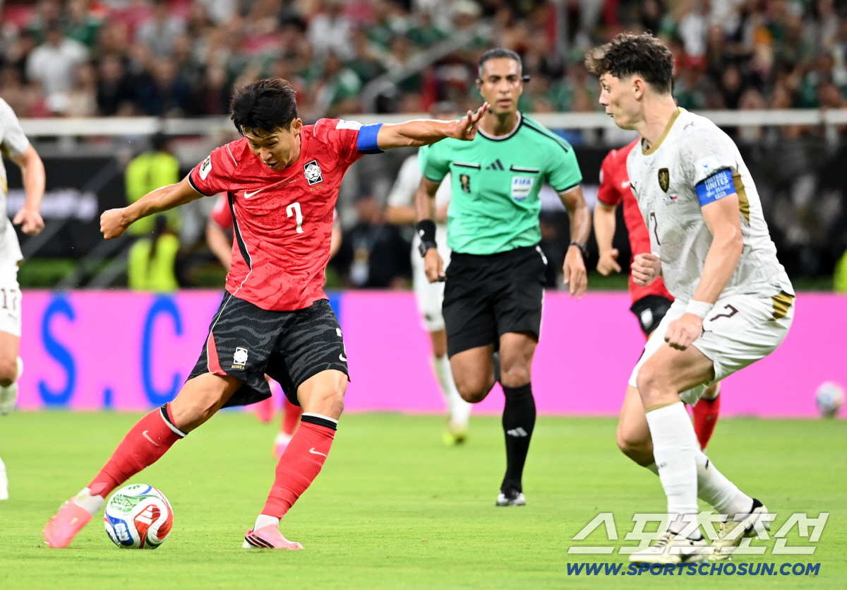 12일(한국시각) 멕시코 과달라하라 사포판의 에스타디오 과달라하라에서 열린 2026 북중미월드컵 대한민국과 체코의 경기. 손흥민이 슈팅을 시도하고 있다. 사포판(멕시코)=허상욱 기자 wook@sportschosun.com/2026.06.12/