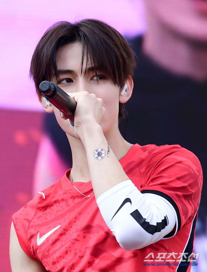 CORTIS Seonghyeon’s Intense Gaze on Stage