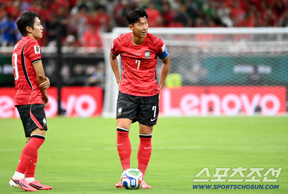 12일(한국시각) 멕시코 과달라하라 사포판의 에스타디오 과달라하라에서 열린 2026 북중미월드컵 대한민국과 체코의 경기. 손흥민과 이강인이 프리킥을 준비하고 있다. 사포판(멕시코)=허상욱 기자 wook@sportschosun.com/2026.06.12/