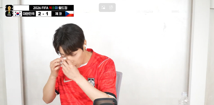 "I'm in tears"... J-Hope, Yoon Dujun, Karina, Lisa and more K-pop stars go wild over World Cup comeback win [SC Issue]
