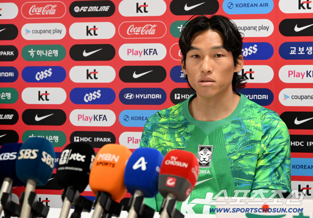 8일(한국시각) 멕시코 과달라하라 인근 사포판 월드컵대표팀 베이스캠프 훈련장 치바스 베르데 바예에서 진행된 대한민국 월드컵 대표팀의 공식 훈련, 골키퍼 김승규가 인터뷰를 하고 있다. 사포판(멕시코)=허상욱 기자 wook@sportschosun.com/2026.06.08/