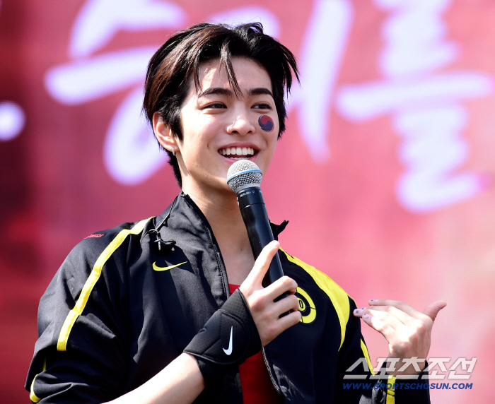 CORTIS Keonho's Healthy, Charming Smile
