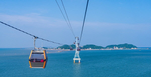 [로컬의 재발견] 화성 제부도의 변신…외국인까지 사로잡은 '걷기 성지'