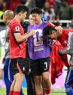 [사포판 ON]누가 뭐래도 대한민국 캡틴은 손흥민이다! '21분만에' 주장 완장 다시 돌려준 '내동생' 김민재…'원팀'으로 일군 체코전 기적