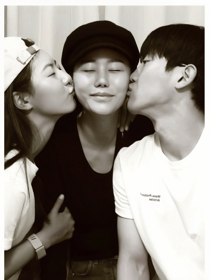 박연수, 혼자 지아·지욱 남매 잘 키웠네...볼 뽀뽀 받으며 "좋은 사람으로 살아가길"