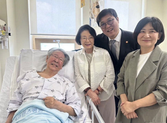 ‘85세’ 최불암, 병실서도 ‘파하~’..문체부 장관도 깜짝 놀란 근황