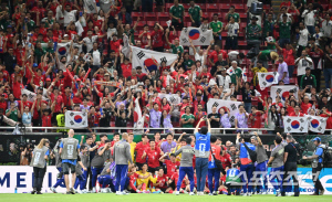 "韓-日 격차, 4단계로 좁혀졌다!" 홍명보호 선전에 일본 '바짝' 긴장…'한국, 체코 잡고 FIFA 실시간 랭킹 3단계 상승'