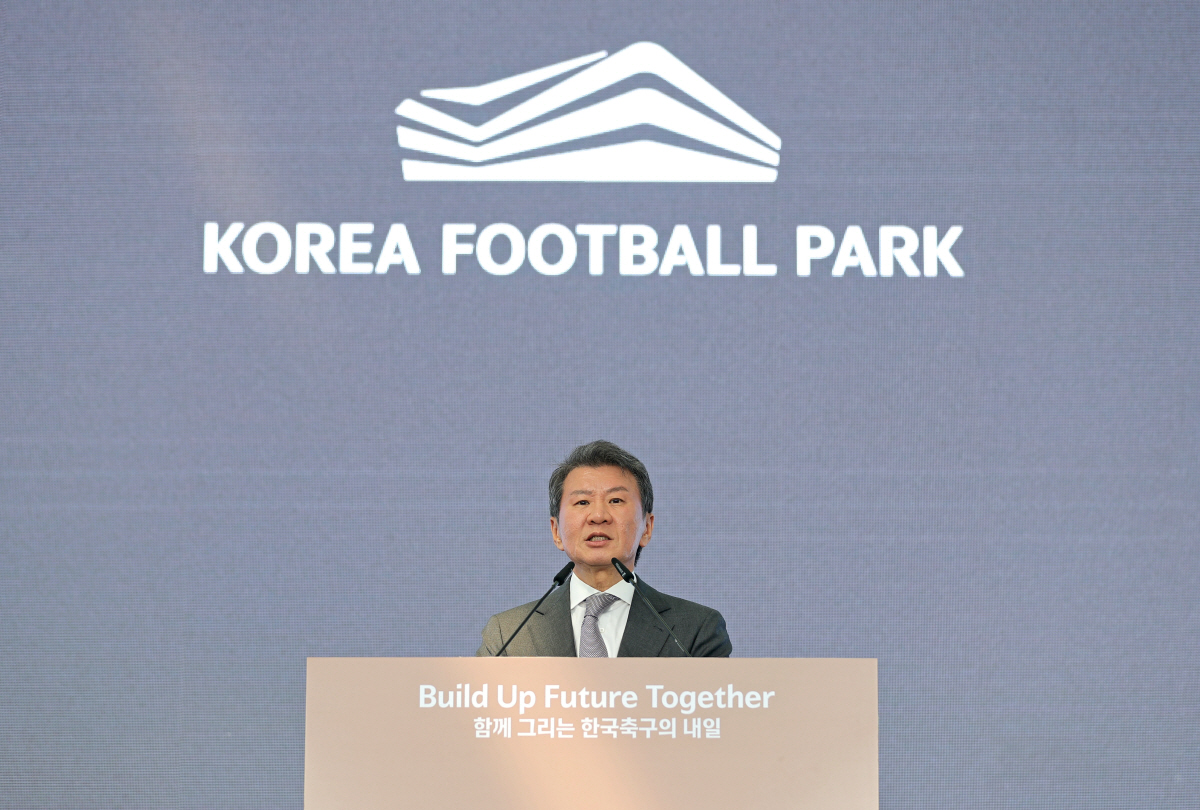 기념사하는 정몽규 대한축구협회장 (천안=연합뉴스) 류영석 기자 = 정몽규 대한축구협회장이 7일 충남 천안 코리아풋볼파크에서 열린 공식 개관식에서 기념사를 하고 있다. 2026.4.7