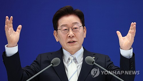 (서울=연합뉴스) 김도훈 기자 = 이재명 대통령이 8일 청와대 영빈관에서 열린 취임 1주년 기자회견에서 발언하고 있다. 2026.6.8 superdoo82@yna.co.kr