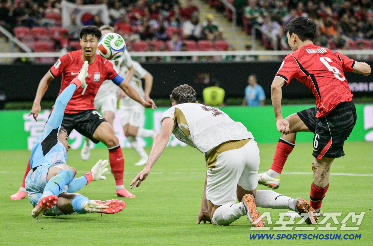 12일(한국시각) 멕시코 과달라하라 사포판의 에스타디오 과달라하라에서 열린 2026 북중미월드컵 대한민국과 체코의 경기. 황인범이 상대수비를 제친 후 동점골을 넣고 있다. 사포판(멕시코)=허상욱 기자 wook@sportschosun.com/2026.06.12/