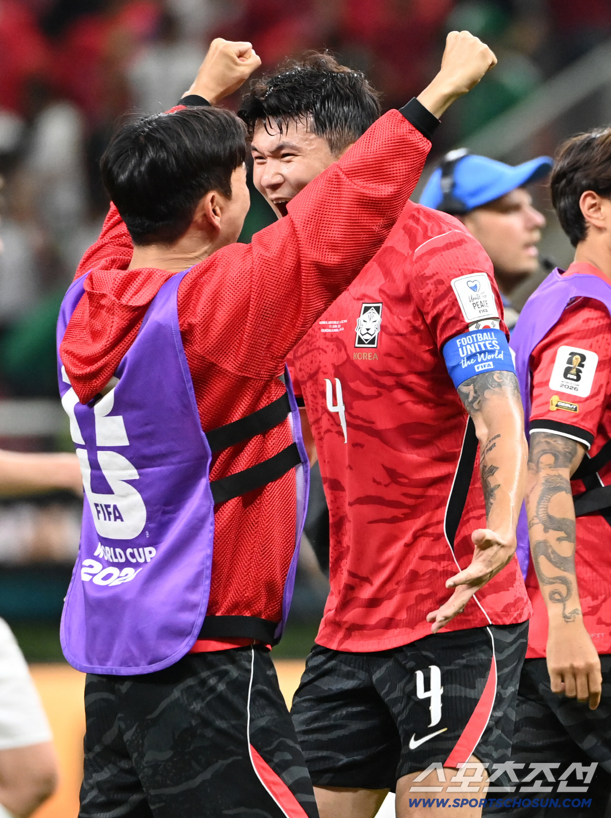 12일(한국시각) 멕시코 과달라하라 사포판의 에스타디오 과달라하라에서 열린 2026 북중미월드컵 대한민국과 체코의 경기. 대한민국이 2대1로 승리했다. 김민재와 황인범이 기쁨을 나누고 있다. 사포판(멕시코)=허상욱 기자 wook@sportschosun.com/2026.06.12/