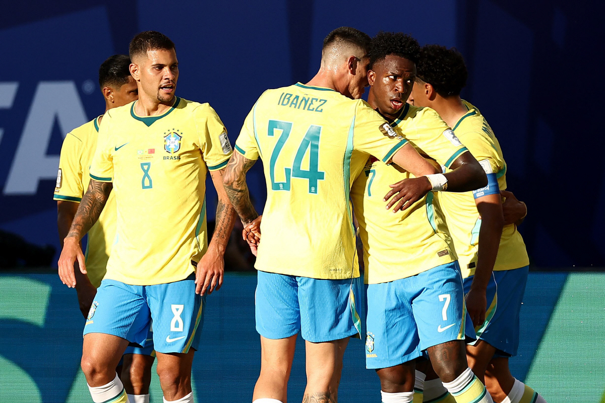 Brazil's forward #07 Vinicius Junior (R) celebrates with teammates after scoring his team's first goal during the 2026 World Cup Group C football match between Brazil and Morocco at the New York/New Jersey Stadium in East Rutherford on June 13, 2026. (Photo by CHARLY TRIBALLEAU / AFP)