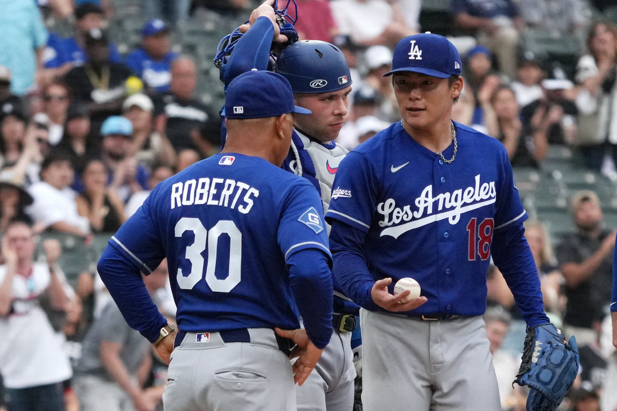 Jun 13, 2026; Chicago, Illinois, USA; Los Angeles Dodgers manager Dave Roberts (30) takes pitcher Yoshinobu Yamamoto (18) out of the game against the Chicago White Sox during the ninth inning at Rate Field. Mandatory Credit: David Banks-Imagn Images