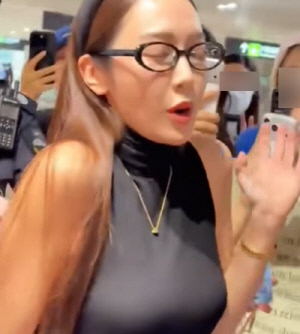 제시카, 중국 공항 '악취 루머' 전면 부인.."웩? 구역질? 어린 팬에 놀란 것"