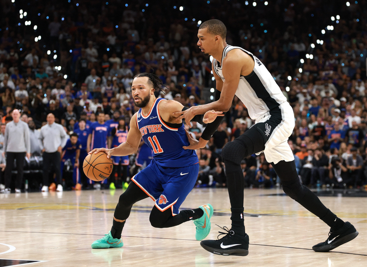 SAN ANTONIO, TEXAS - JUNE 13: Jalen Brunson #11 of the New York Knicks drives to the basket against Victor Wembanyama #1 of the San Antonio Spurs during the fourth quarter in Game Five of the 2026 NBA Finals at Frost Bank Center on June 13, 2026 in San Antonio, Texas. NOTE TO USER: User expressly acknowledges and agrees that, by downloading and or using this photograph, User is consenting to the terms and conditions of the Getty Images License Agreement. Gregory Shamus/Getty Images/AFP (Photo by Gregory Shamus / GETTY IMAGES NORTH AMERICA / Getty Images via AFP)