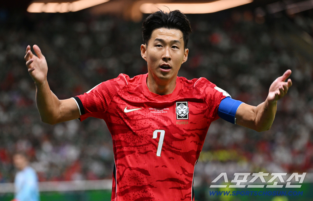 12일(한국시각) 멕시코 과달라하라 사포판의 에스타디오 과달라하라에서 열린 2026 북중미월드컵 대한민국과 체코의 경기. 손흥민이 관중석을 향해 환호를 유도하고 있다. 사포판(멕시코)=허상욱 기자 wook@sportschosun.com/2026.06.12/