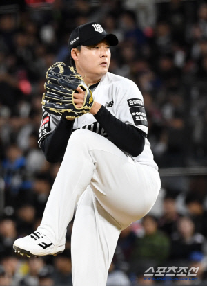 '7-2 → 7-9' 7실점 한승혁 결국 2군행 → 교체 안 했나 못 했나. 이강철 감독 "하나만 더 잡기를 기다렸다" [수원 현장]