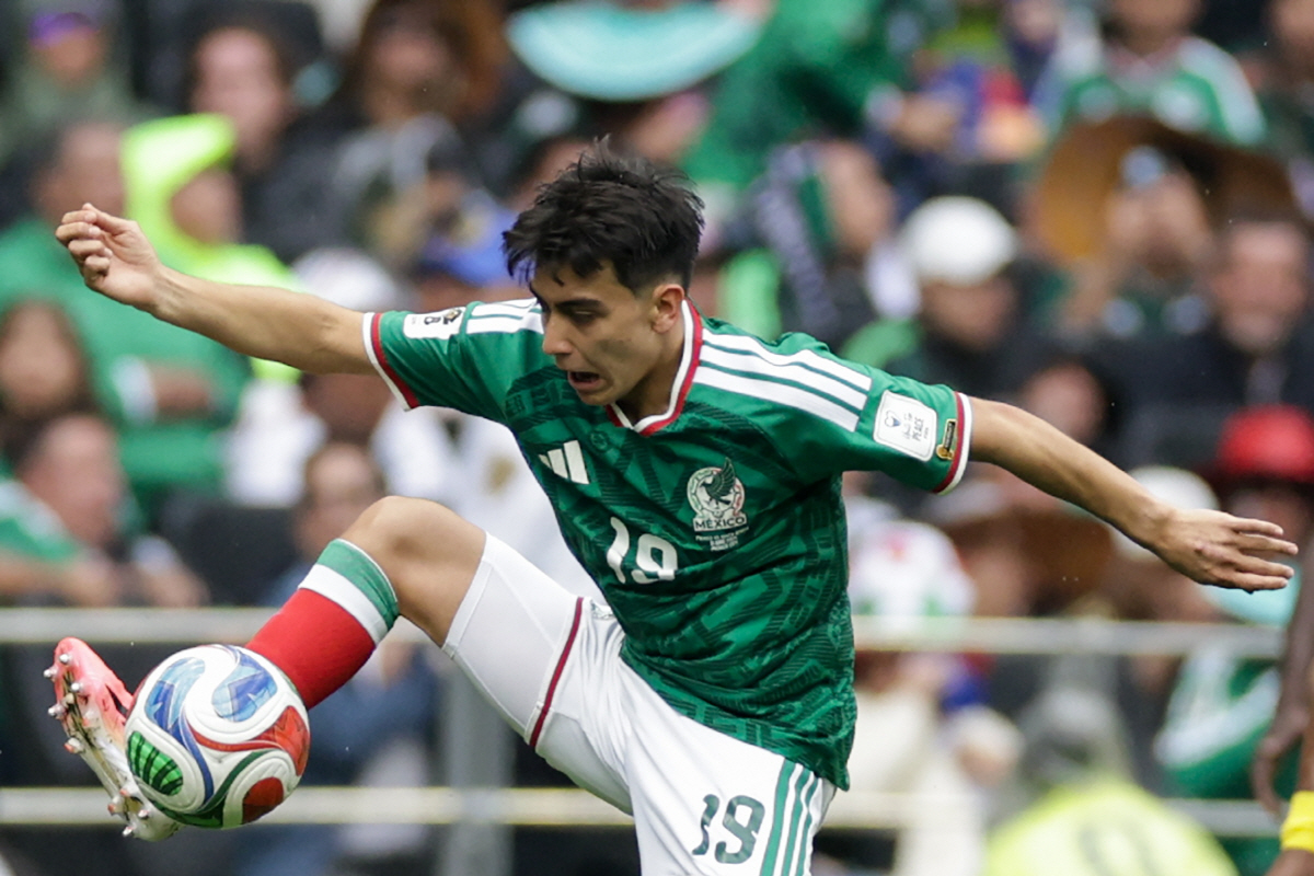 '홍명보호 최고 경계 대상' 확정...'레알-바르사-맨시티 관심' 세계 최고 유망주 뜬다, 한국전 선발 예고