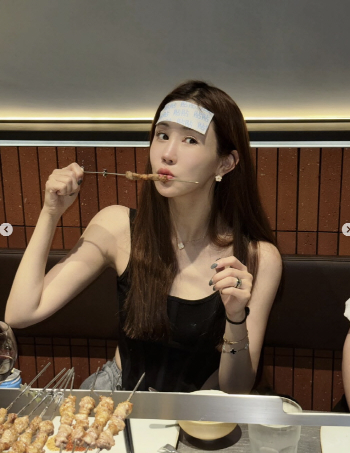 Lee Da-hae, Still Extremely Thin, Feels Upset About Her Changed Body After Pregnancy 'It's Hard to Find Clothes That Fit'
