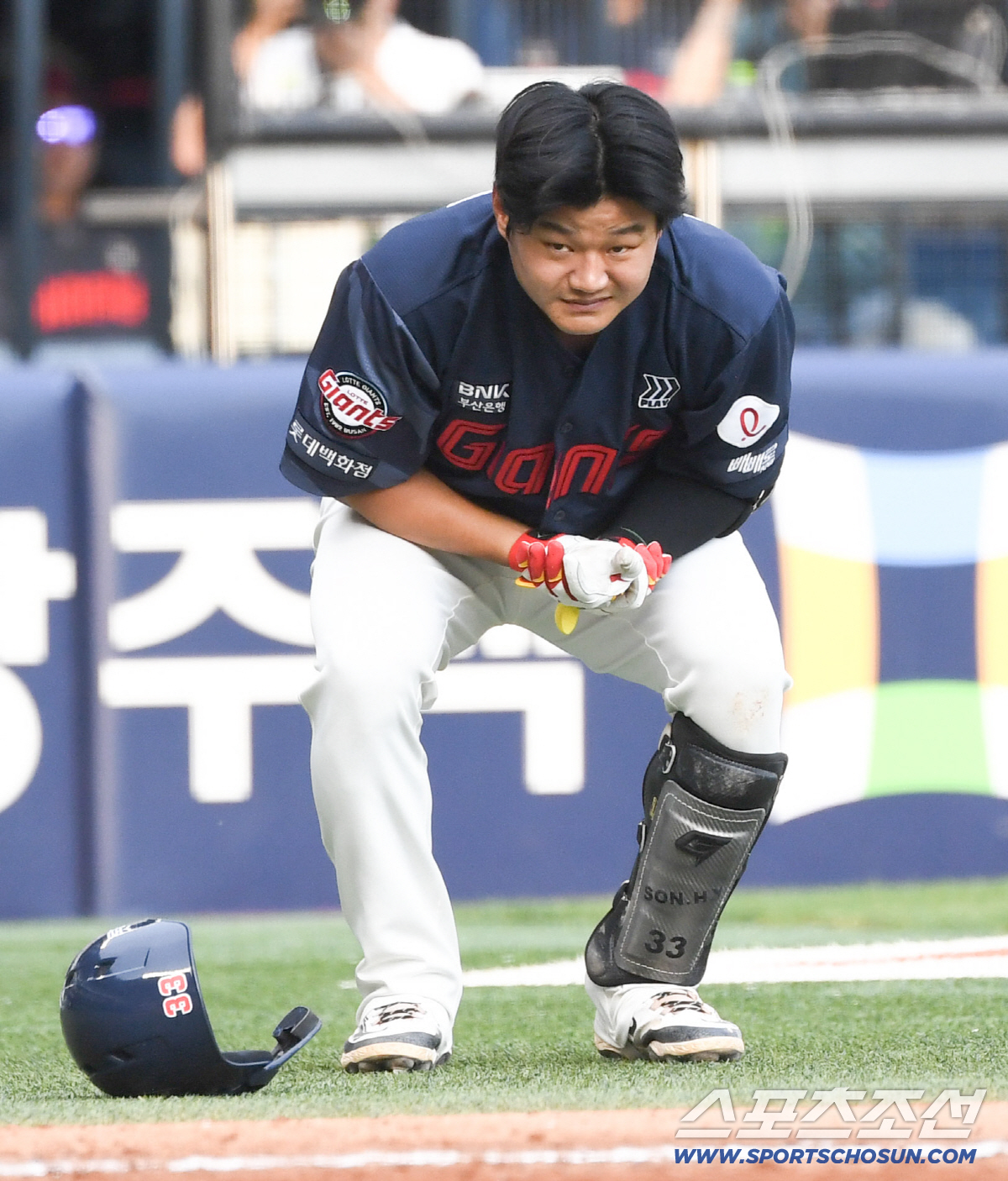 참고 뛰려고 했지만 손호영은 선수 보호 차원에서 교체됐다.
