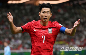 "손흥민 대체 왜 그러는 거야!" 멕시코 팬들 폭발, '타코 휴식' 즐긴 쏘니 향한 깜짝 반응, 정체는 '애정 가득 관심' "더 맛있는 곳에서 먹지"