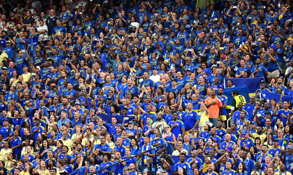 epa13036852 Supporters of Curacao