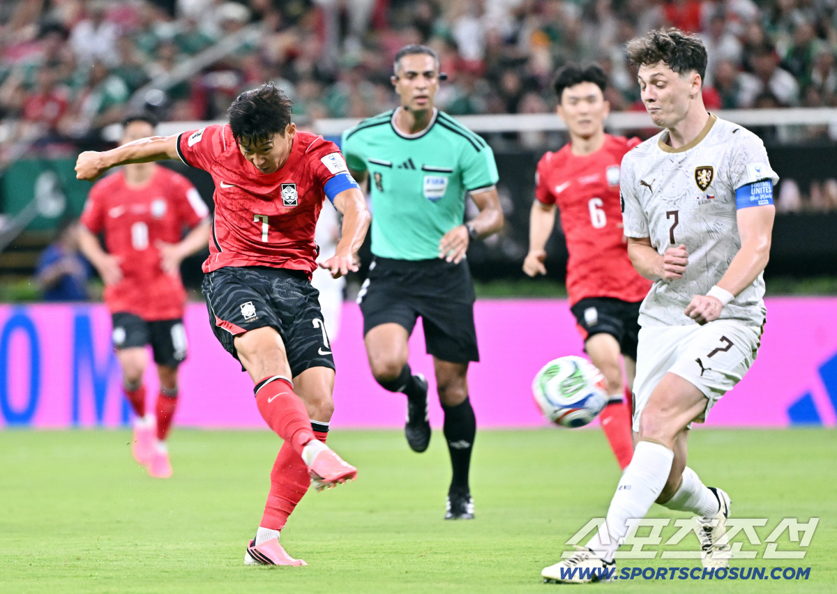 12일(한국시각) 멕시코 과달라하라 사포판의 에스타디오 과달라하라에서 열린 2026 북중미월드컵 대한민국과 체코의 경기. 손흥민이 슛하고 있다. 사포판(멕시코)=허상욱 기자 wook@sportschosun.com/2026.06.12/