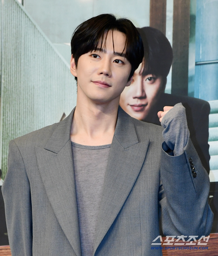 [공식] 유키스 출신 이준영, 7월 21일 군입대…손편지 공개 "저답게 다녀오겠다"