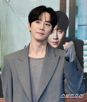 [공식] 유키스 출신 이준영, 7월 21일 군입대…손편지 공개 "저답게 다녀오겠다"