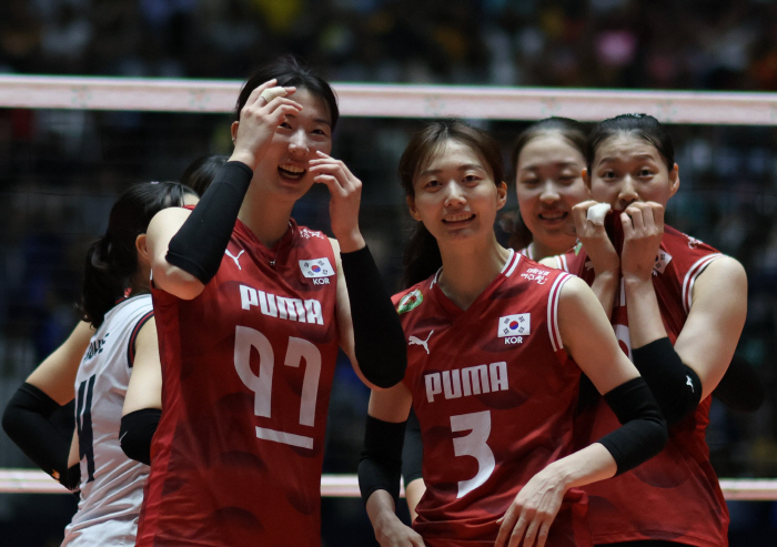 김연경 없이 해냈다! '강소휘 MVP' 차상현 감독 이끈 여자배구, '7전 전승' AVC컵 우승…세계랭킹 40→31위