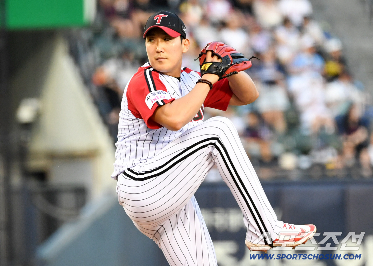 14일 잠실구장에서 열린 LG와 롯데의 경기. LG 손주영이 역투하고 있다. 잠실=박재만 기자 pjm@sportschosun.com/2026.06.14/