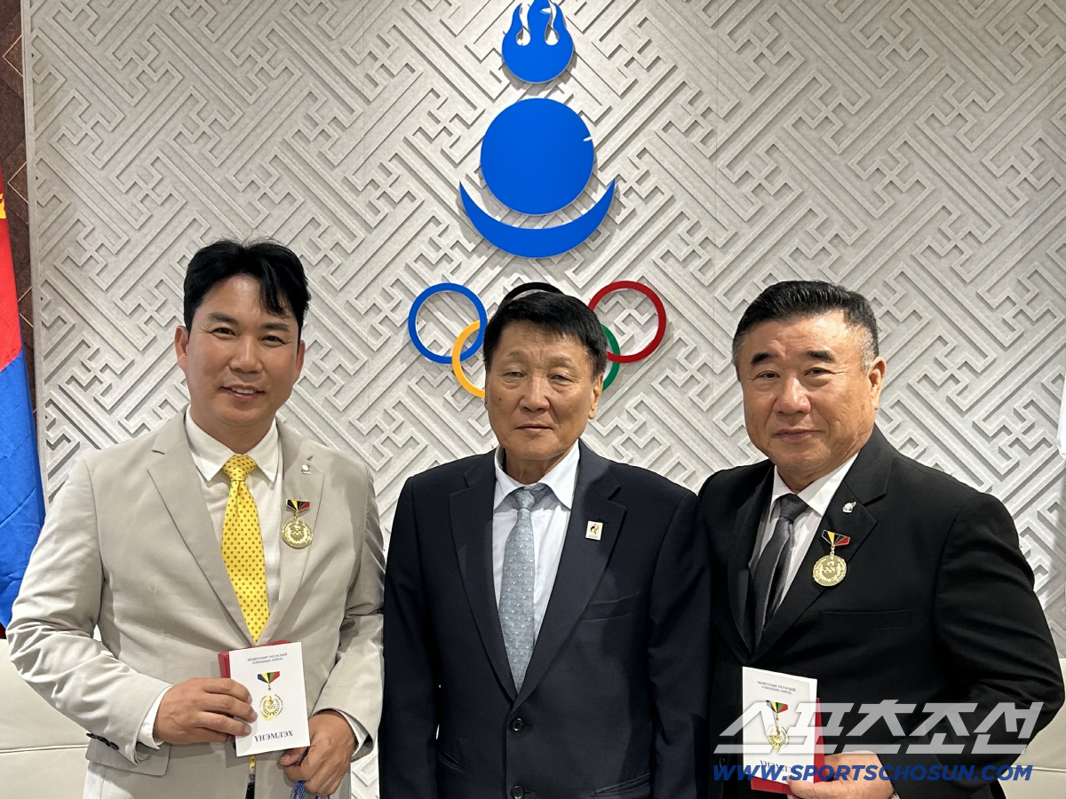 김형대(뉴트리디데이 대표) 후원회장, 나랑바트르 올림픽 위원회 부회장, 김광수 일구회 회장(왼쪽부터). 사진제공=일구회