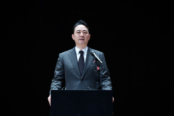 '법카 막힌' JTBC 최악의 위기, 홍정도 부회장 90도 사과→방송 재승인 대상[종합]